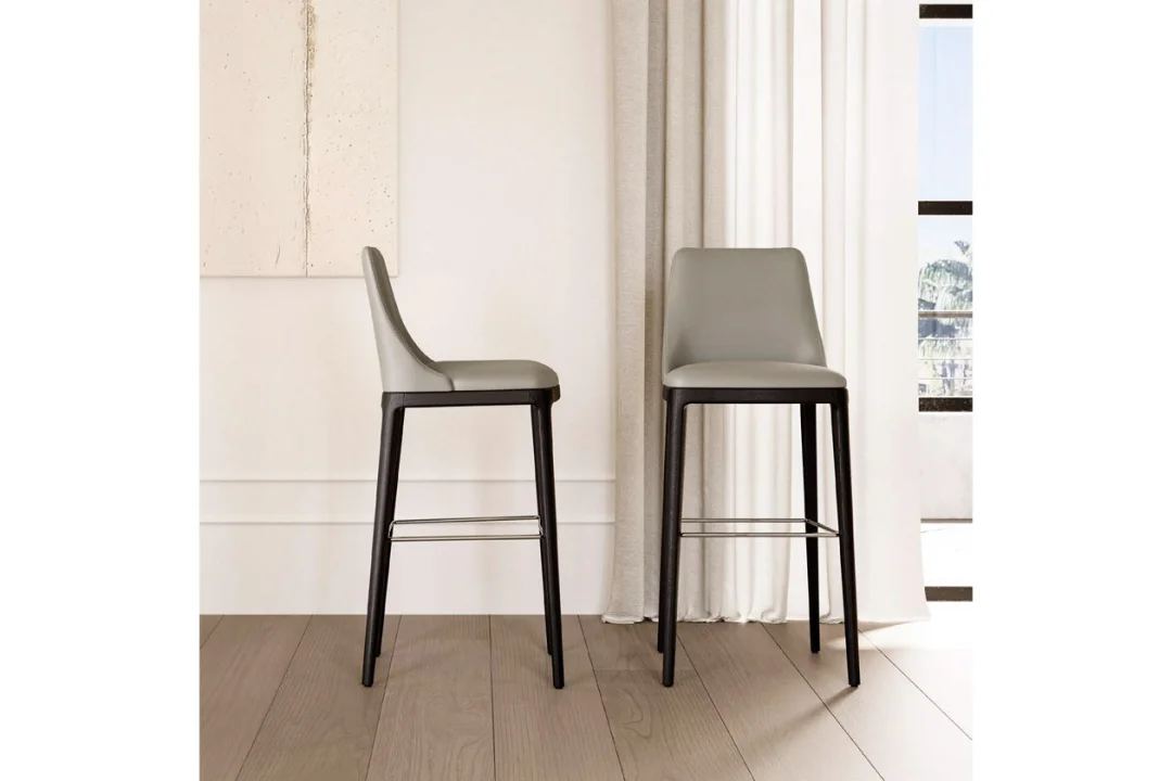 MAX STOOL_wooden base